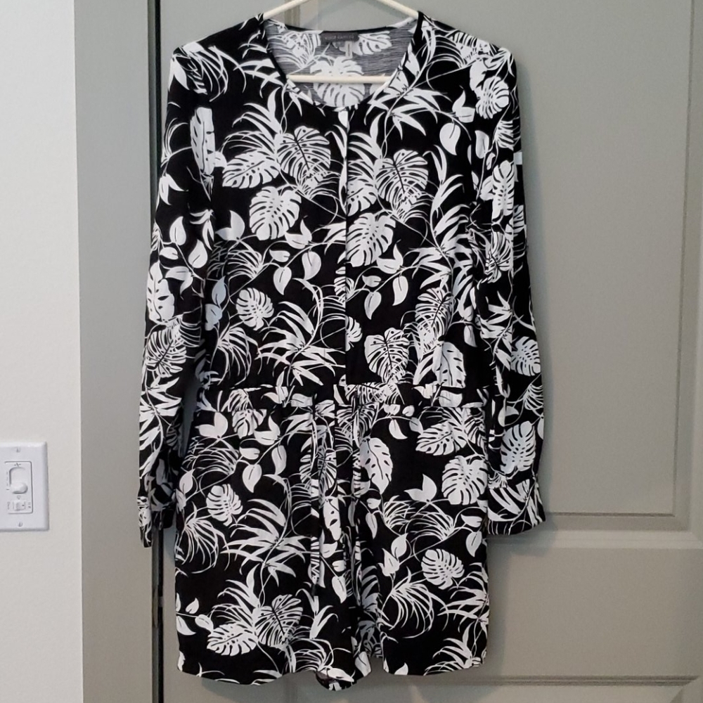 Vince Camuto Black/White Floral Romper w/ Pockets